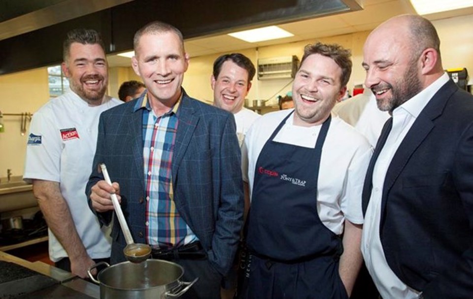 Giuliana Vittiglio Rugby Legends And Super Chefs Raise 40 000 For Ha 03 2