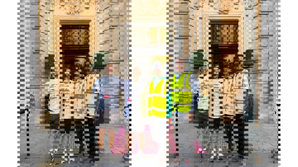 D9a4222a 749E 4D32 B4f5 7D8663174e1b